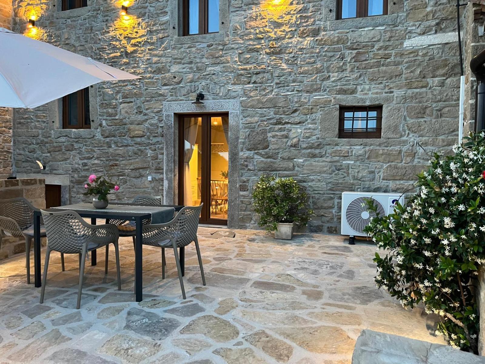 Apartments Grožnjan Extérieur photo